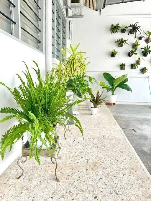 Homey Feel Pearl Cottage George Town